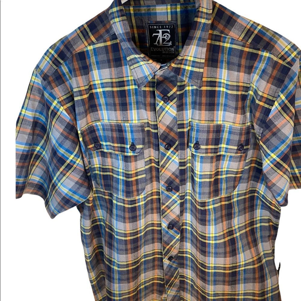 (🍒6 for $20)Evolution in design men’s Large Short Sleeve button down shirt